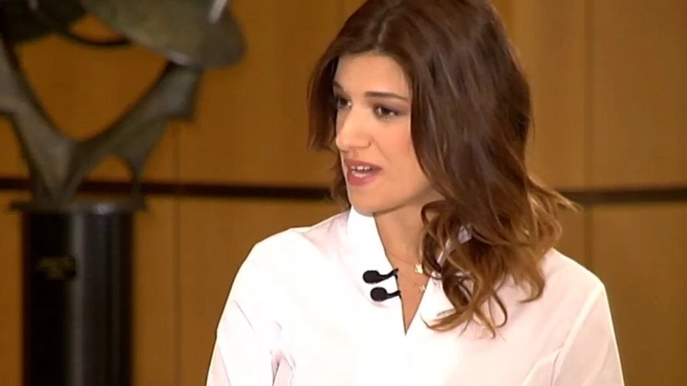 H Νοτοπούλου αφού πήρε την «θεσούλα» της, μας κοροϊδεύει: Θα ήταν τιμή μου αν είχα εργαστεί ως καθαρίστρια (βίντεο)